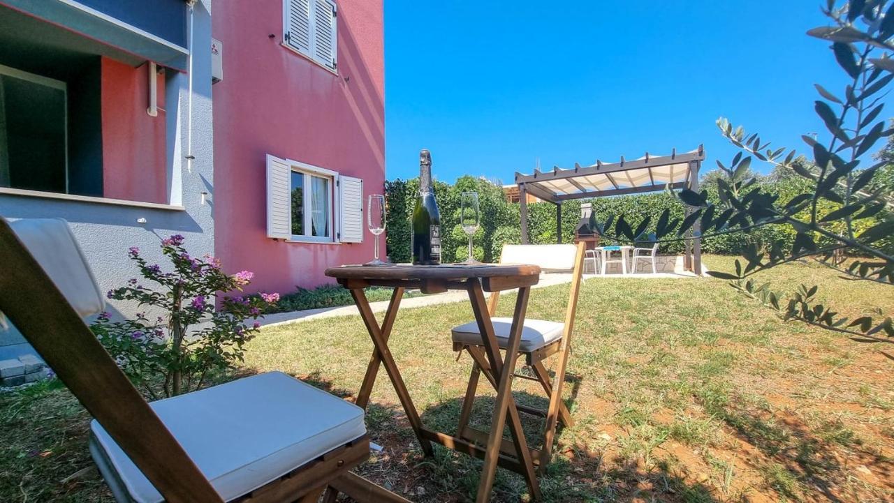 Lea Apartment Novigrad Istria Exterior foto